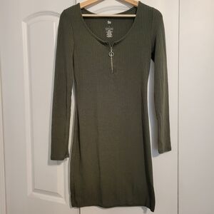 SO Juniors Dress Size Small Dark Green 🎉